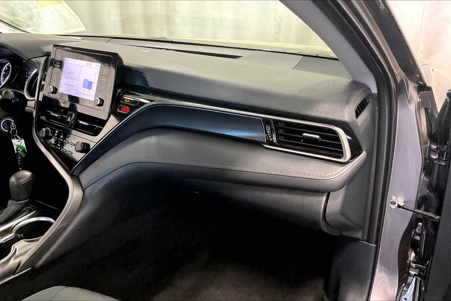 2021 Toyota Camry LE - Photo 13