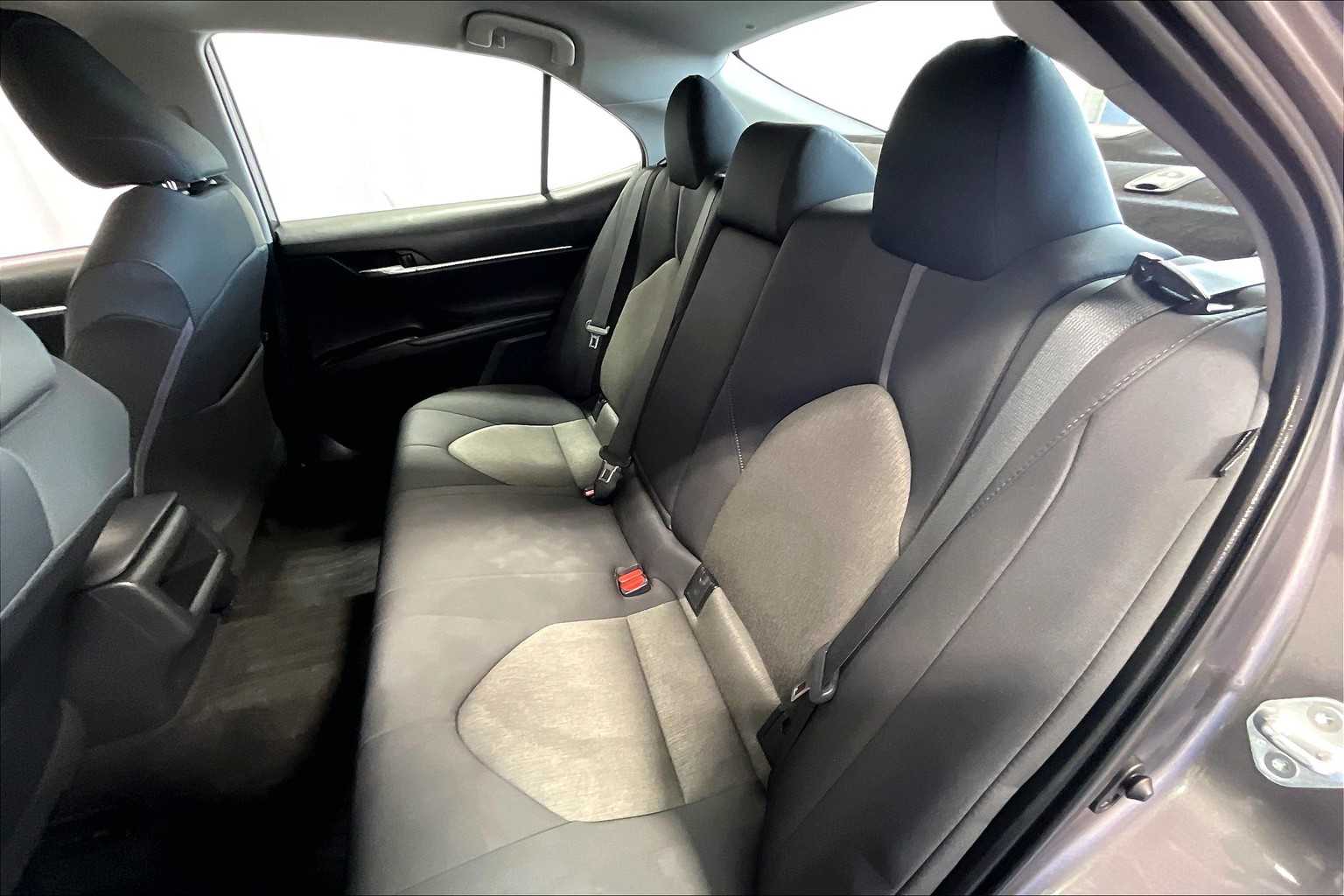 2021 Toyota Camry LE - Photo 15