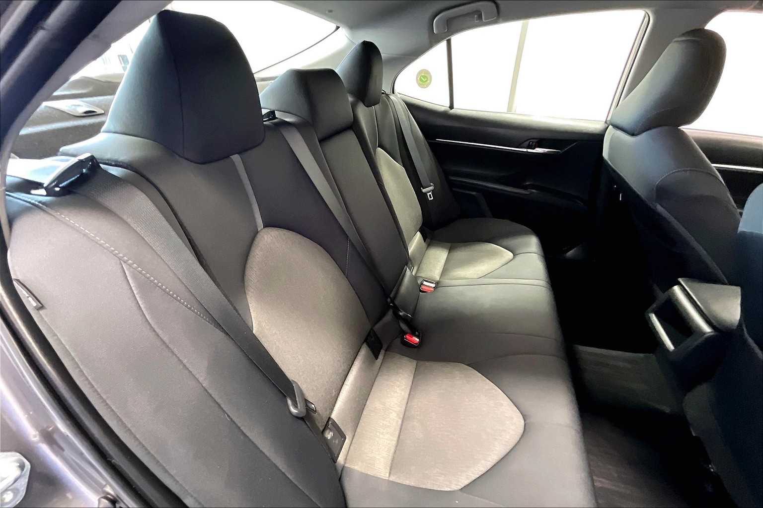 2021 Toyota Camry LE - Photo 16