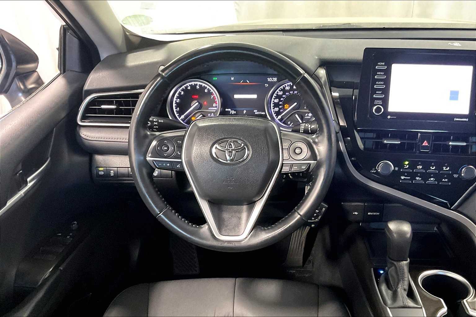 2021 Toyota Camry LE - Photo 17