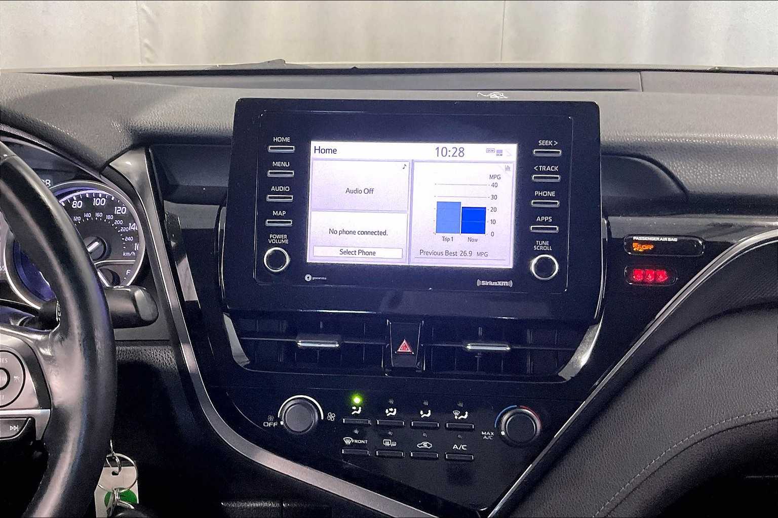 2021 Toyota Camry LE - Photo 18