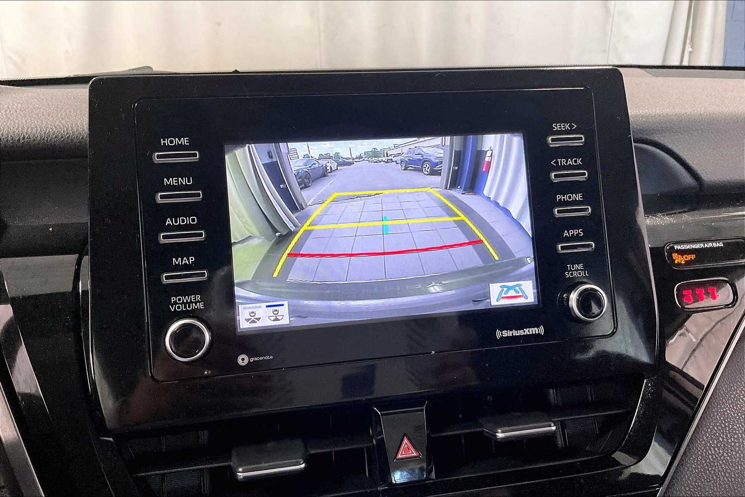 2021 Toyota Camry LE - Photo 19