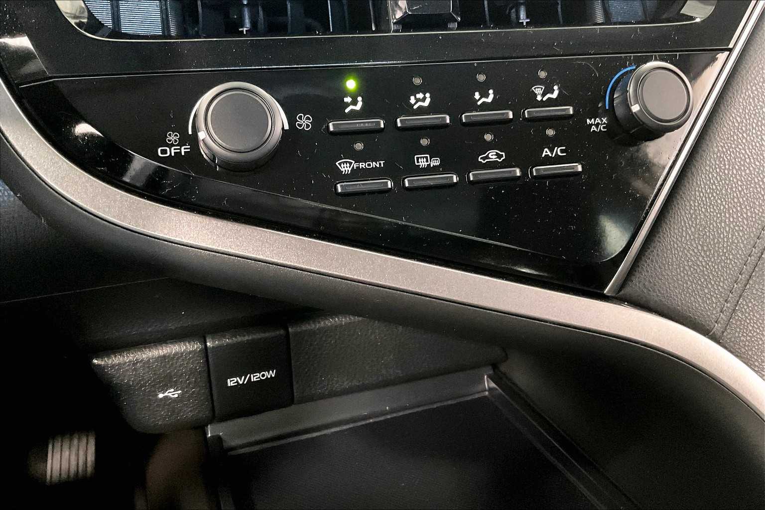 2021 Toyota Camry LE - Photo 25