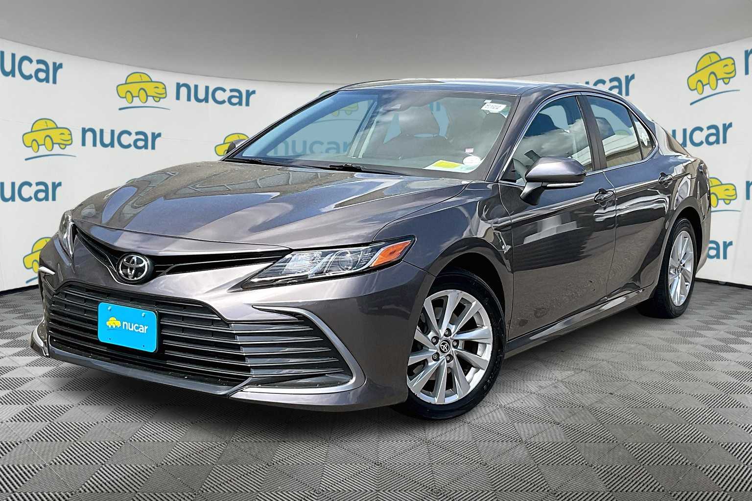 2021 Toyota Camry LE - Photo 3