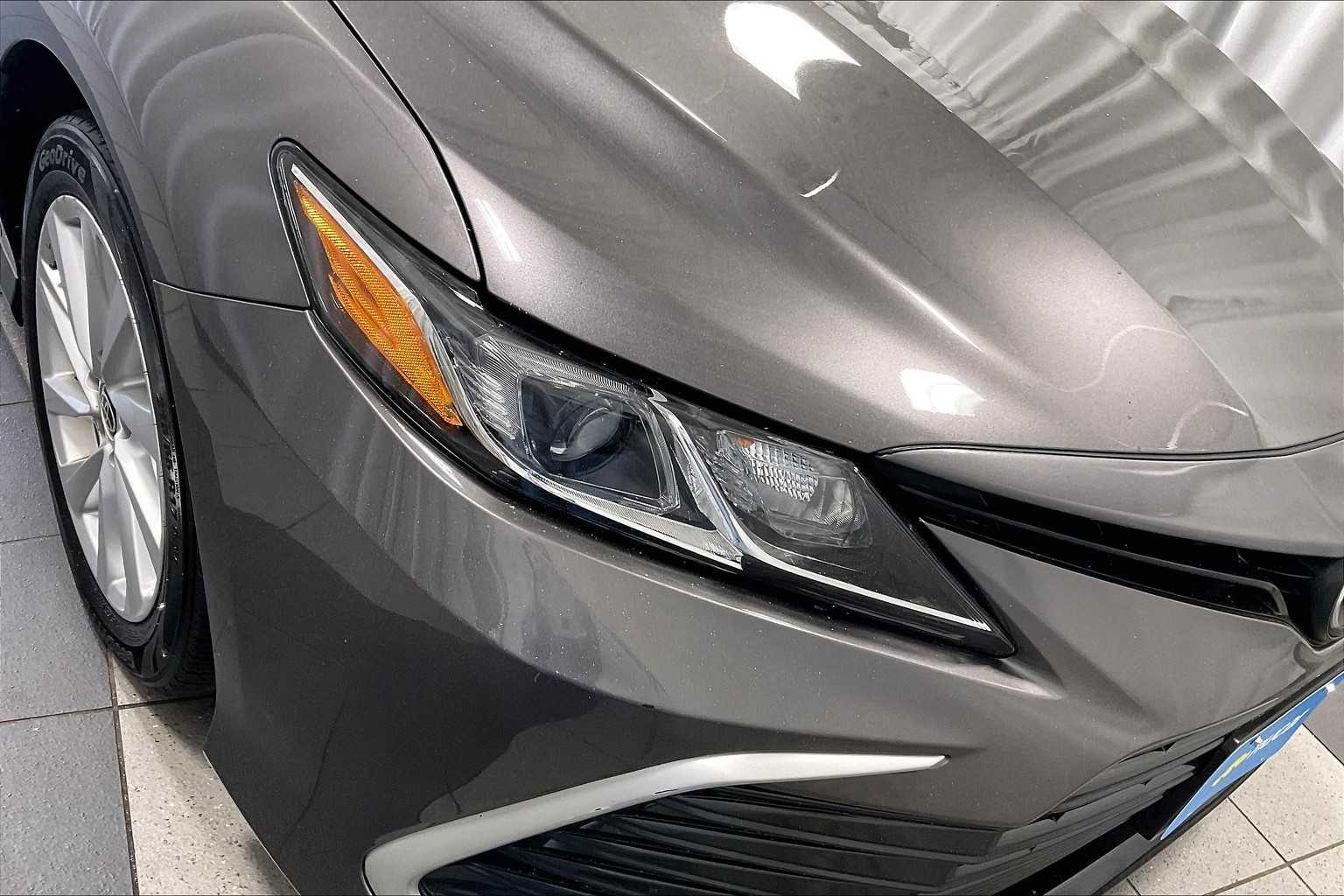 2021 Toyota Camry LE - Photo 32