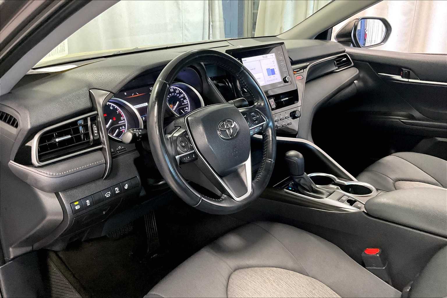 2021 Toyota Camry LE - Photo 8
