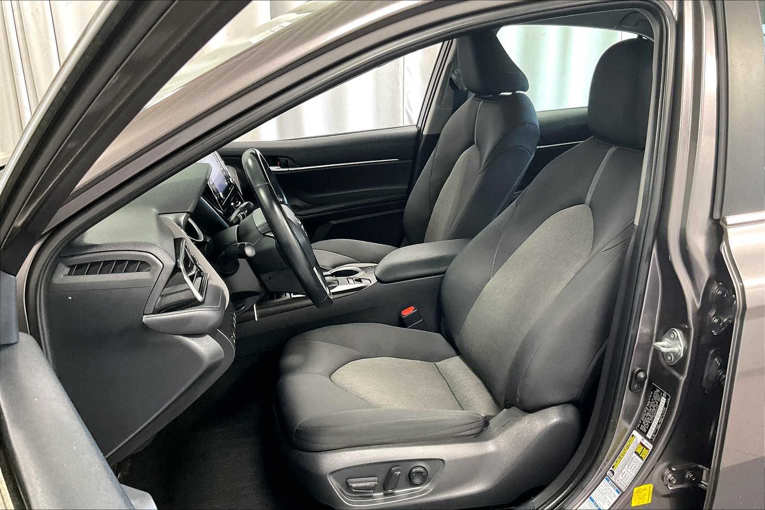 2021 Toyota Camry LE - Photo 10