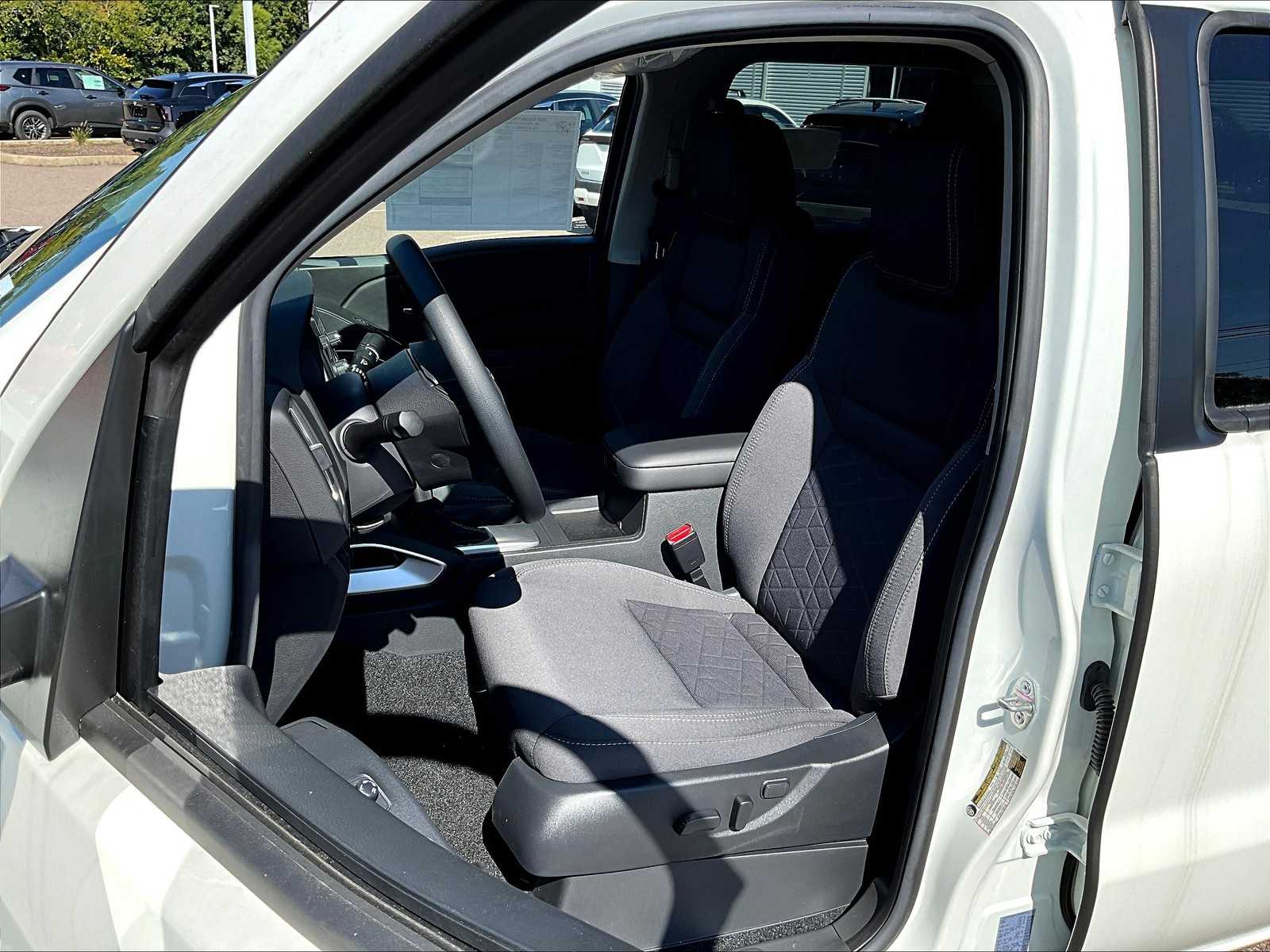 2025 Nissan Frontier SV - Photo 11