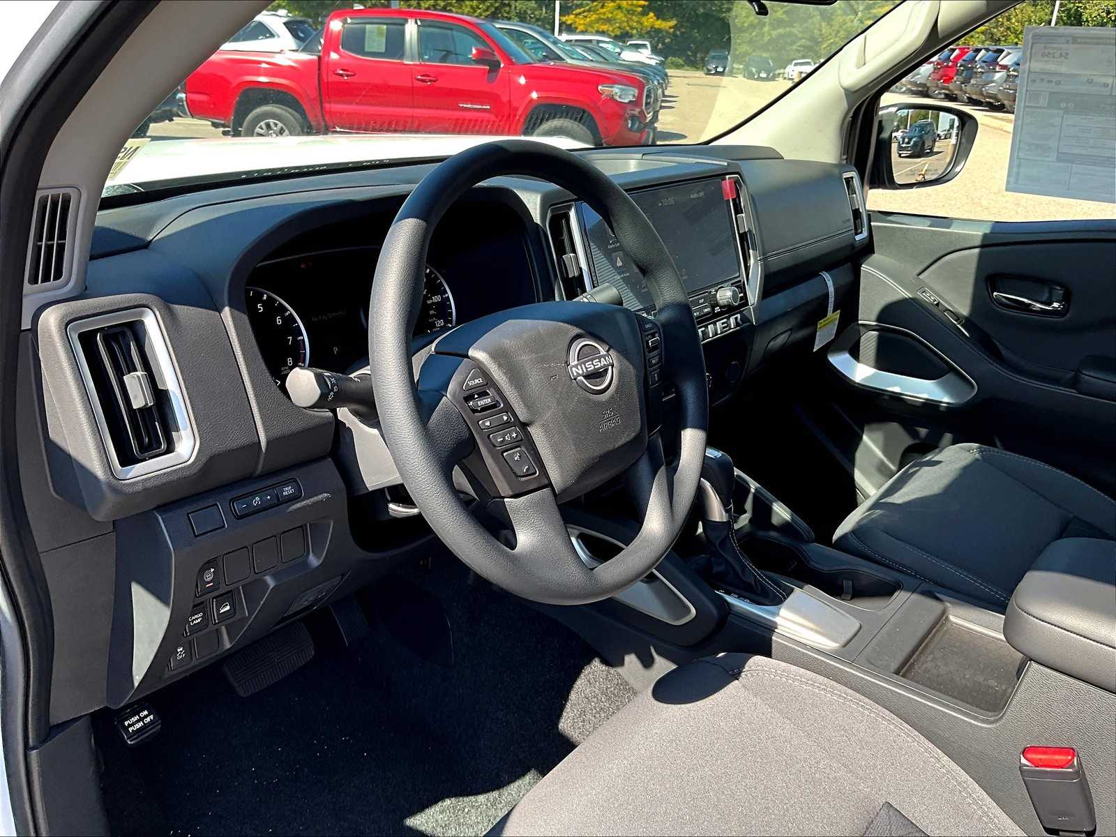 2025 Nissan Frontier SV - Photo 9
