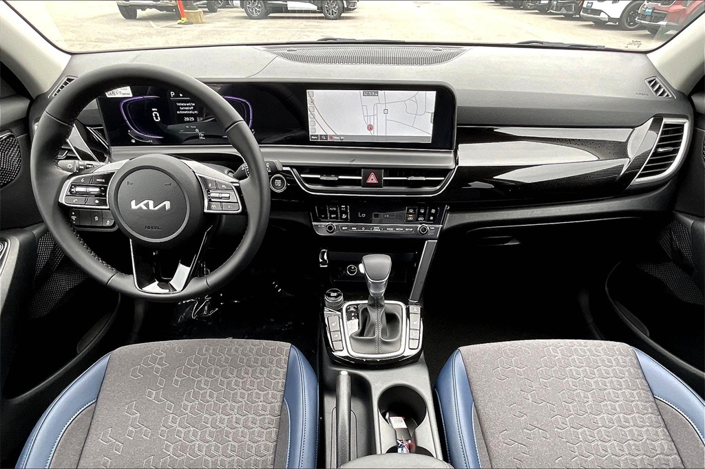 2025 Kia Seltos S - Photo 12
