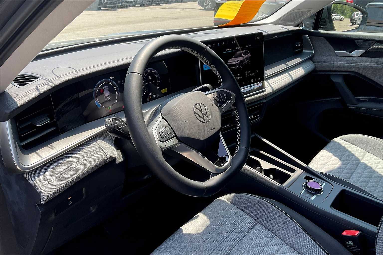 2025 Volkswagen Tiguan S - Photo 9