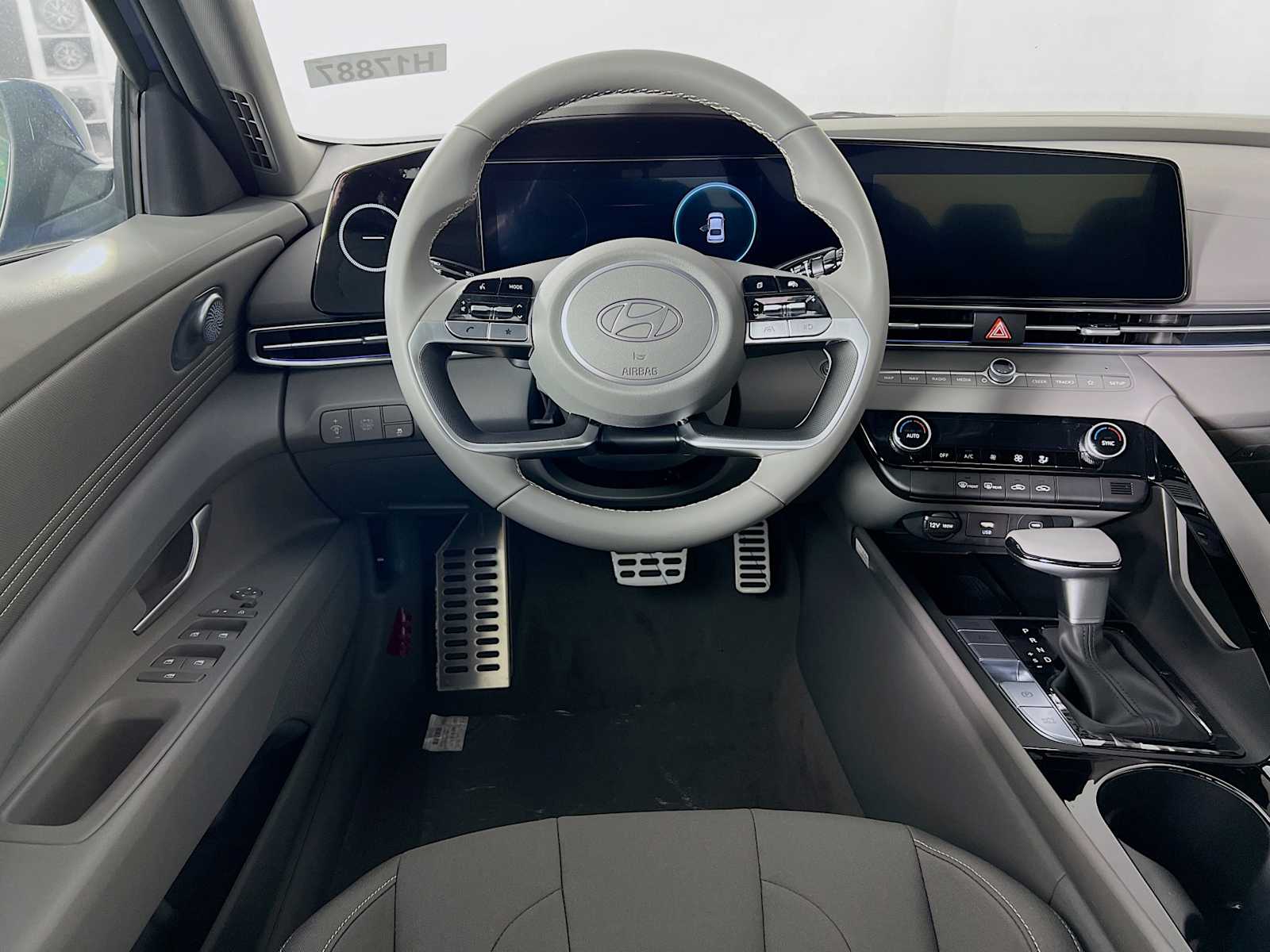 2025 Hyundai Elantra Hybrid SEL Sport - Photo 15