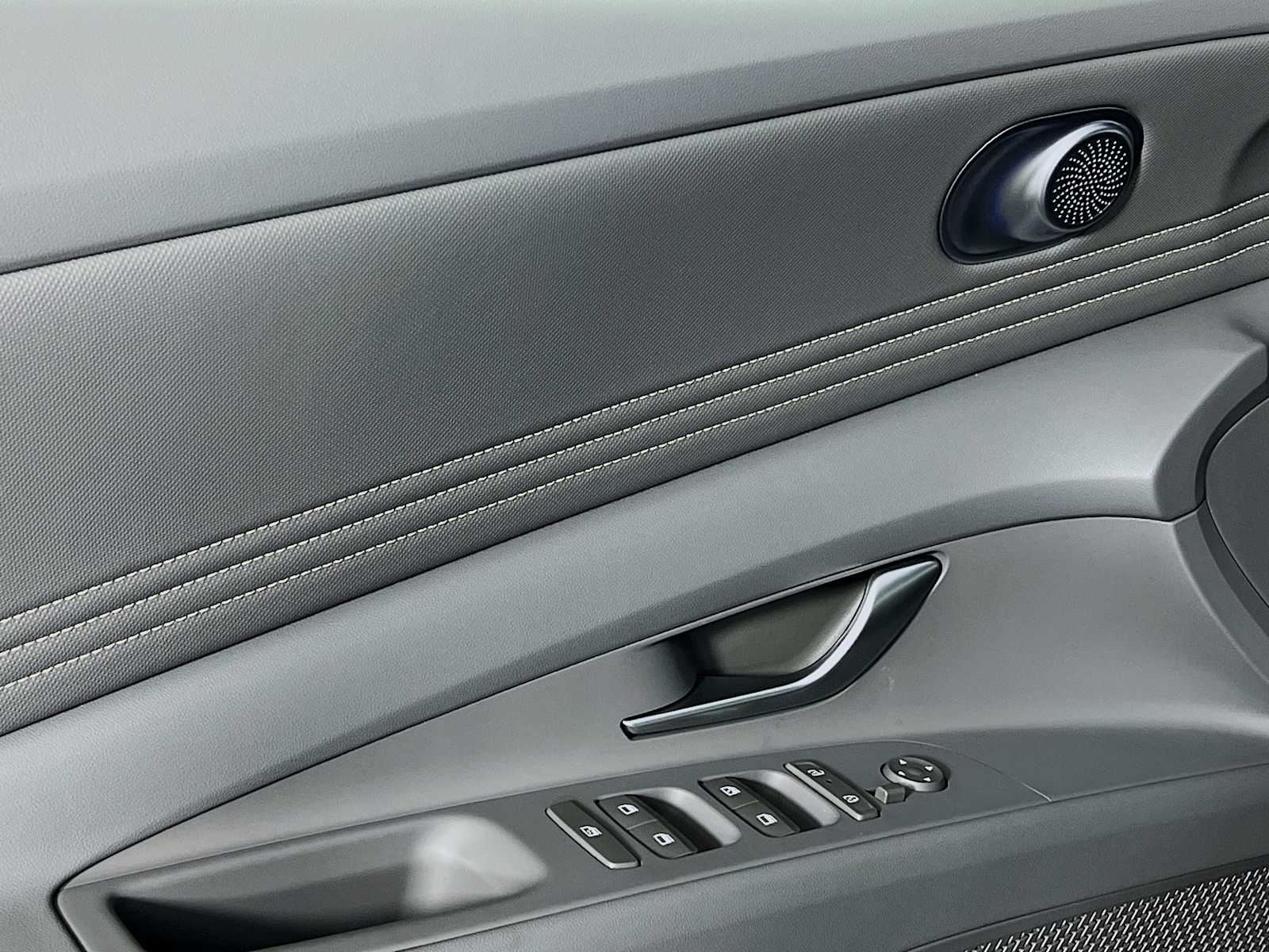 2025 Hyundai Elantra Hybrid SEL Sport - Photo 16