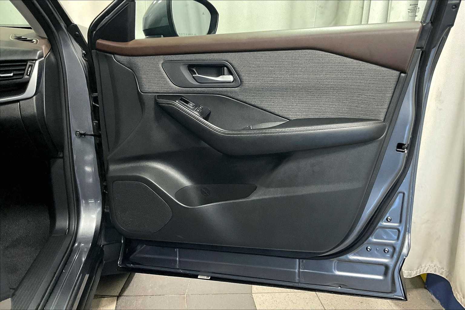 2023 Nissan Rogue SV - Photo 12