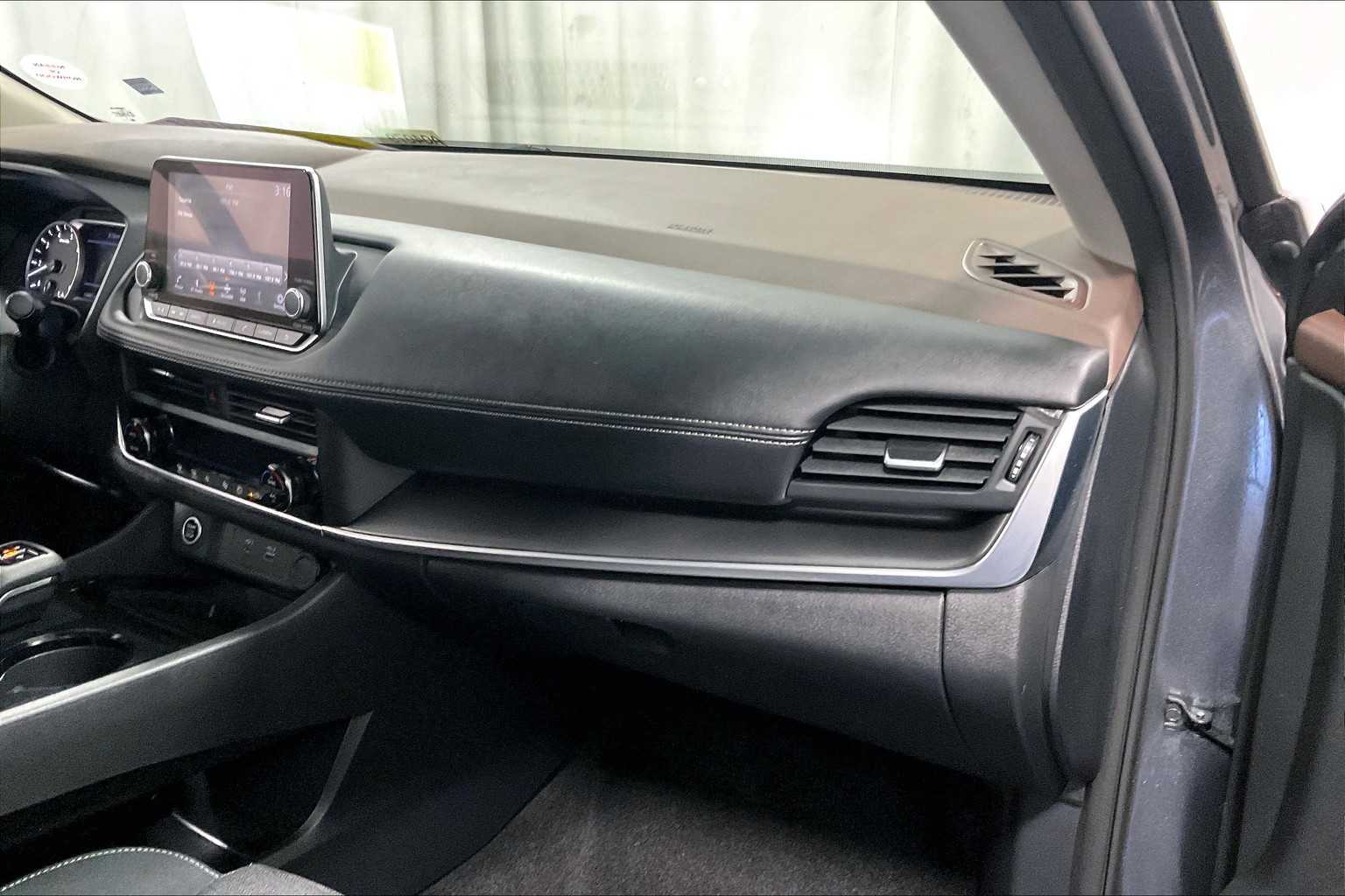 2023 Nissan Rogue SV - Photo 13