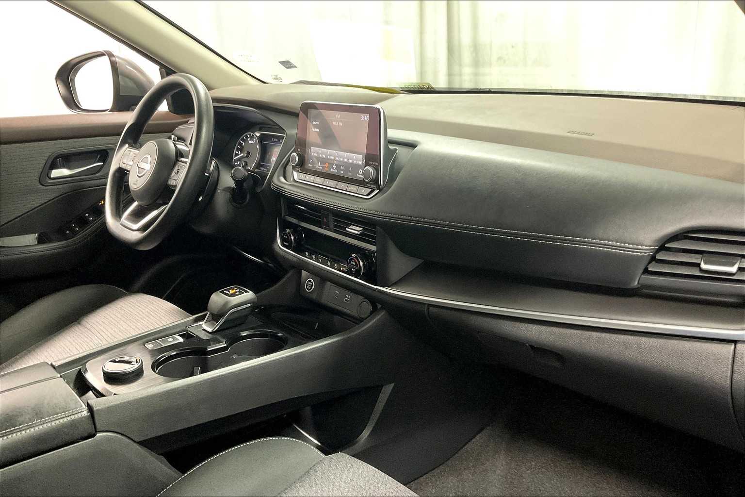 2023 Nissan Rogue SV - Photo 14