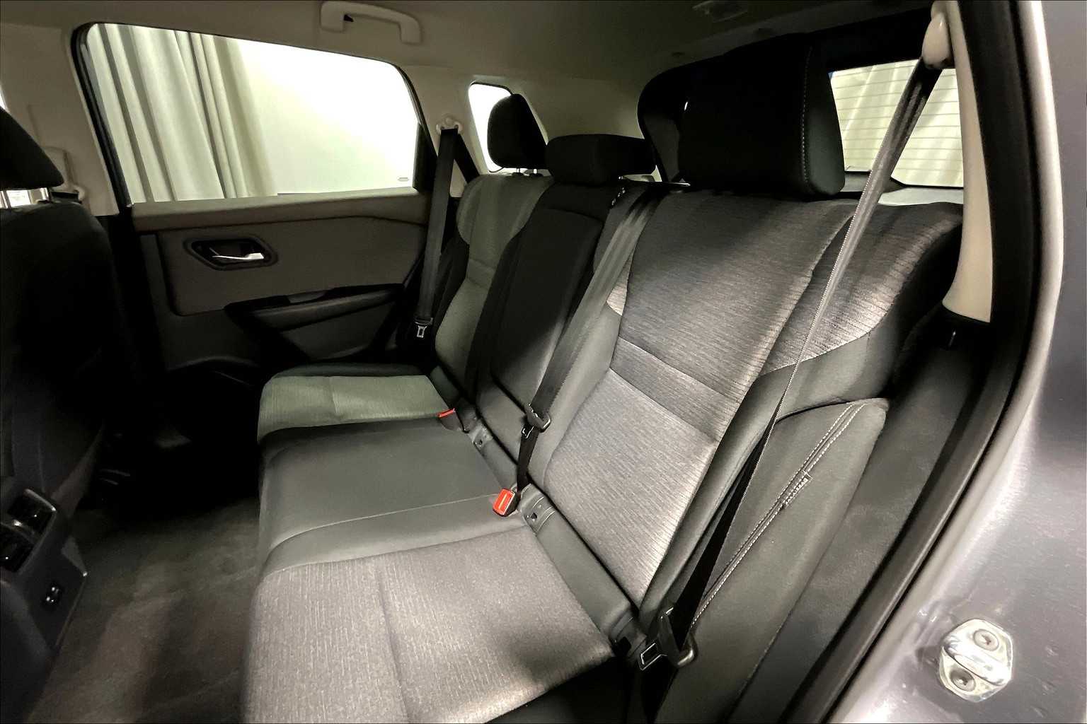 2023 Nissan Rogue SV - Photo 15