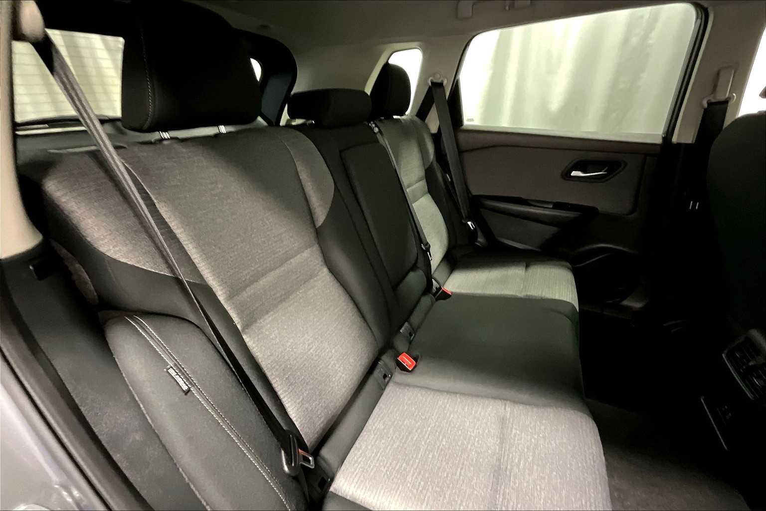 2023 Nissan Rogue SV - Photo 16