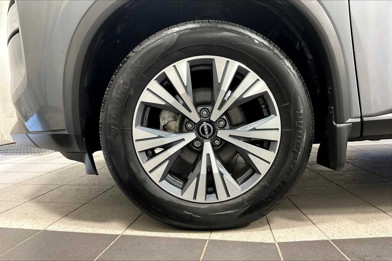 2023 Nissan Rogue SV - Photo 7
