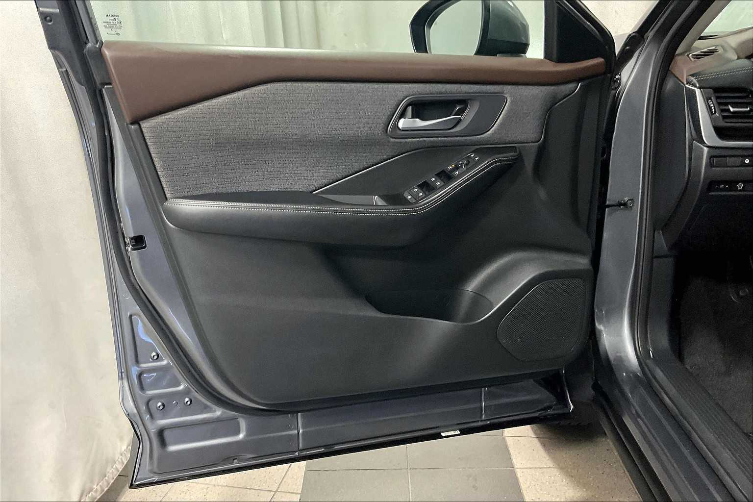 2023 Nissan Rogue SV - Photo 9