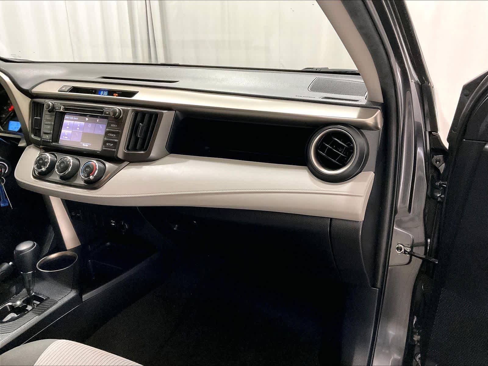 2015 Toyota RAV4 LE - Photo 13