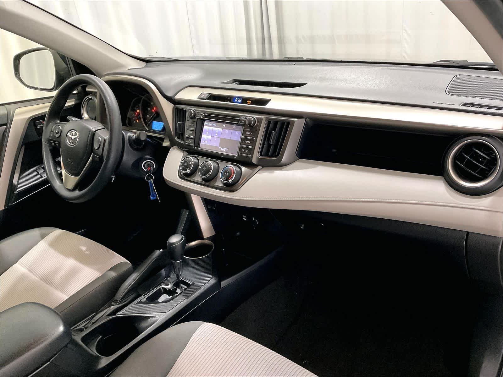 2015 Toyota RAV4 LE - Photo 14