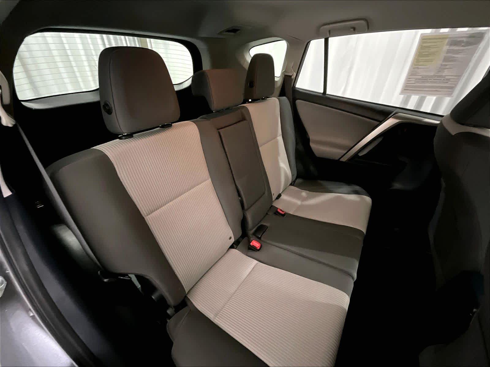 2015 Toyota RAV4 LE - Photo 16