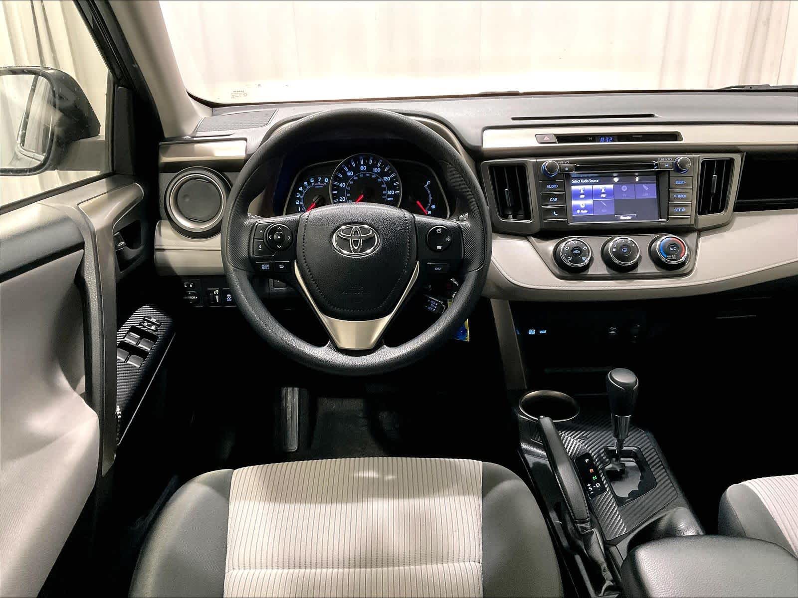 2015 Toyota RAV4 LE - Photo 17