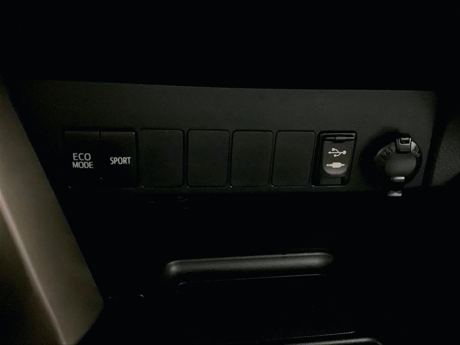 2015 Toyota RAV4 LE - Photo 26