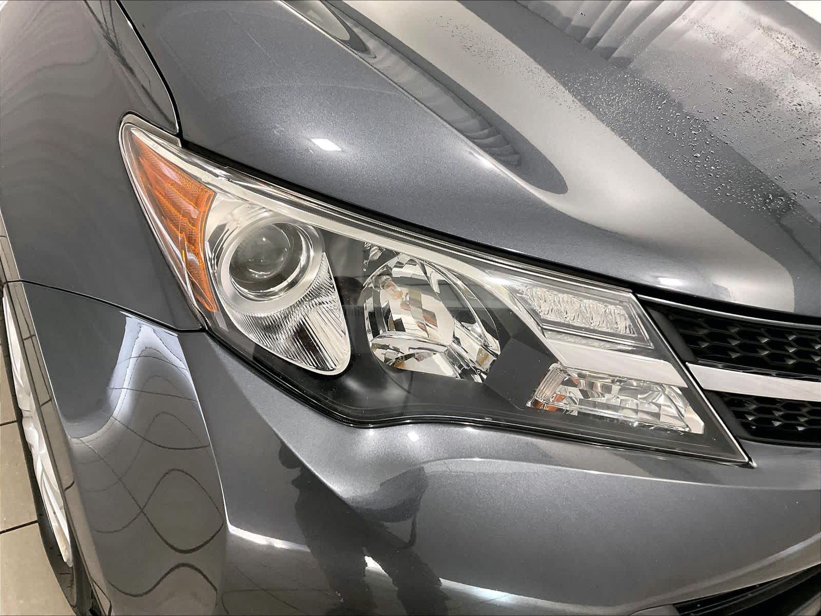 2015 Toyota RAV4 LE - Photo 31