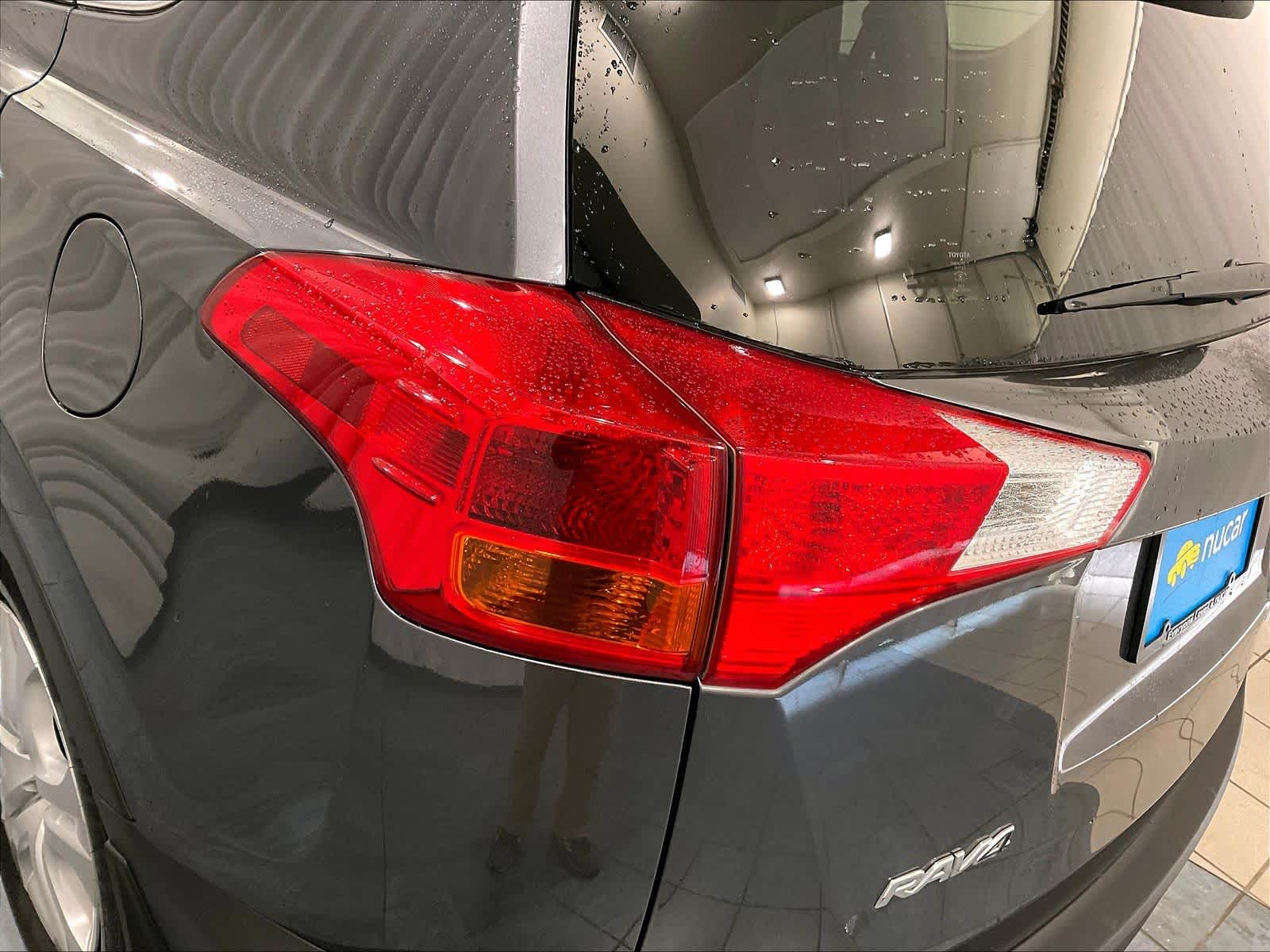 2015 Toyota RAV4 LE - Photo 32