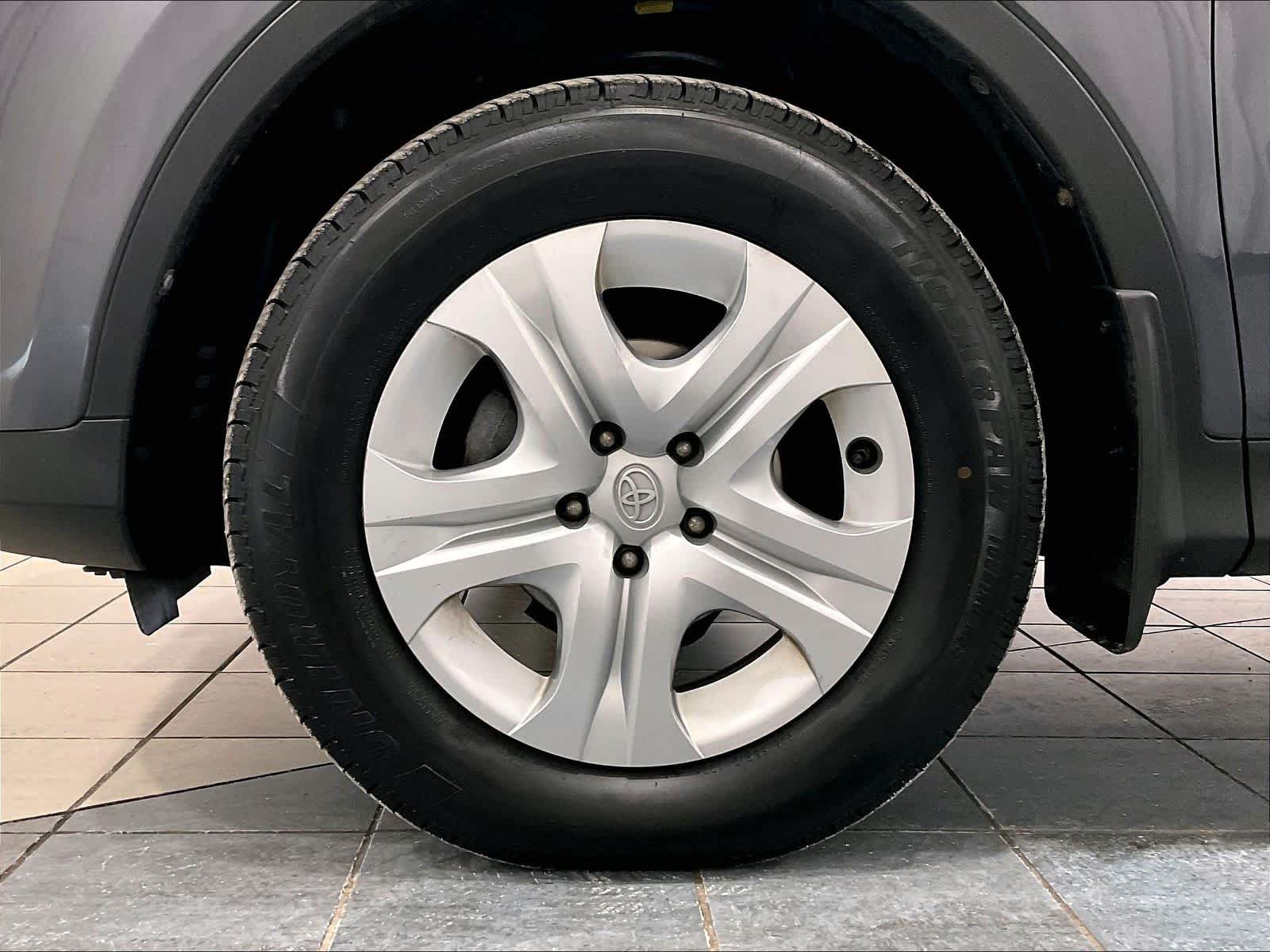 2015 Toyota RAV4 LE - Photo 7