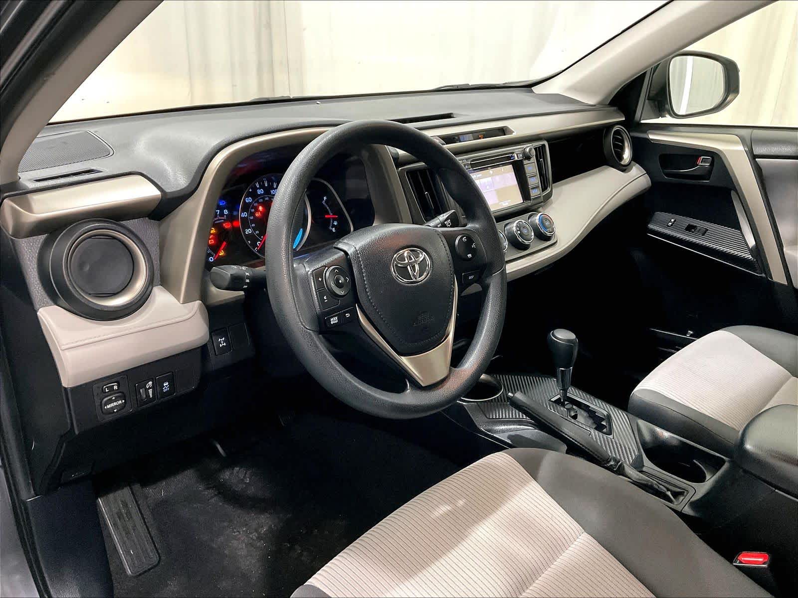 2015 Toyota RAV4 LE - Photo 8