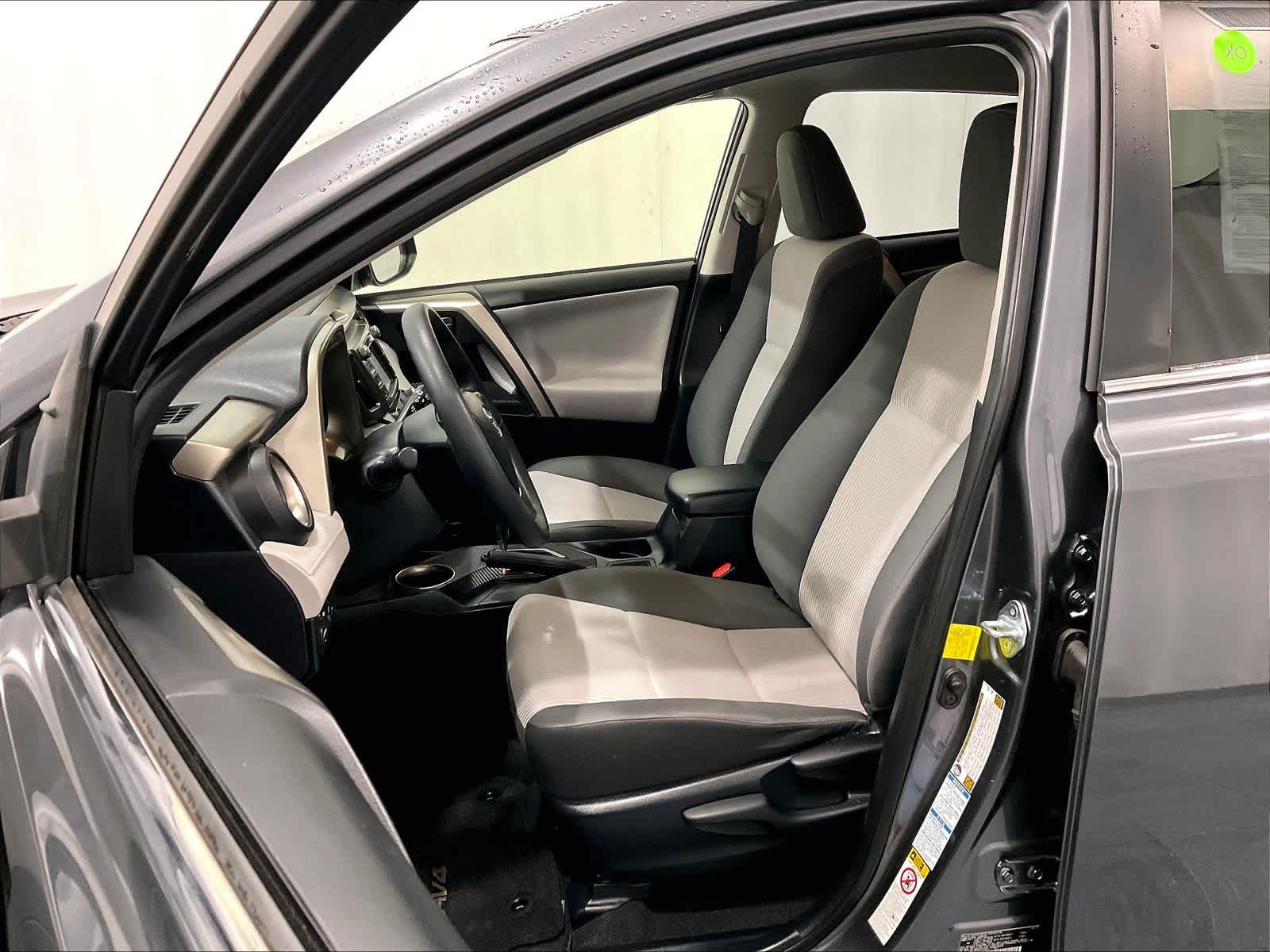 2015 Toyota RAV4 LE - Photo 10