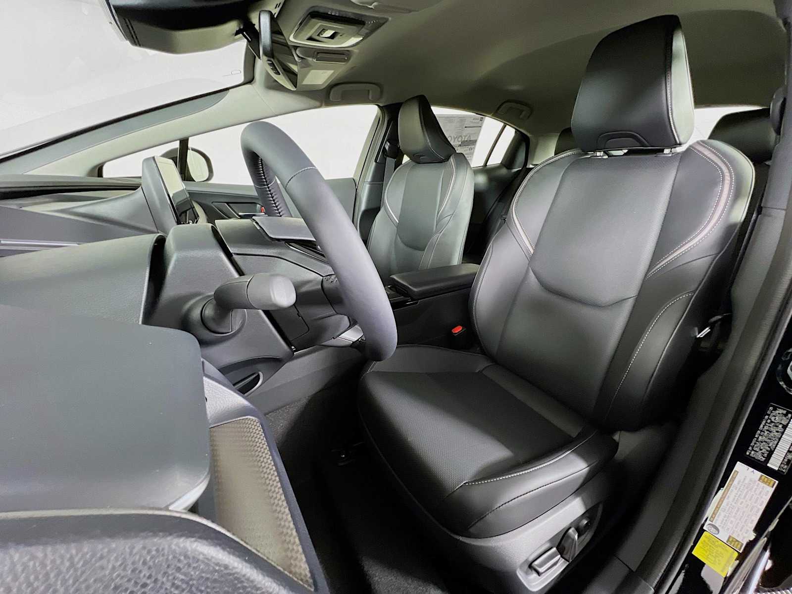2026 Toyota Prius XLE - Photo 12