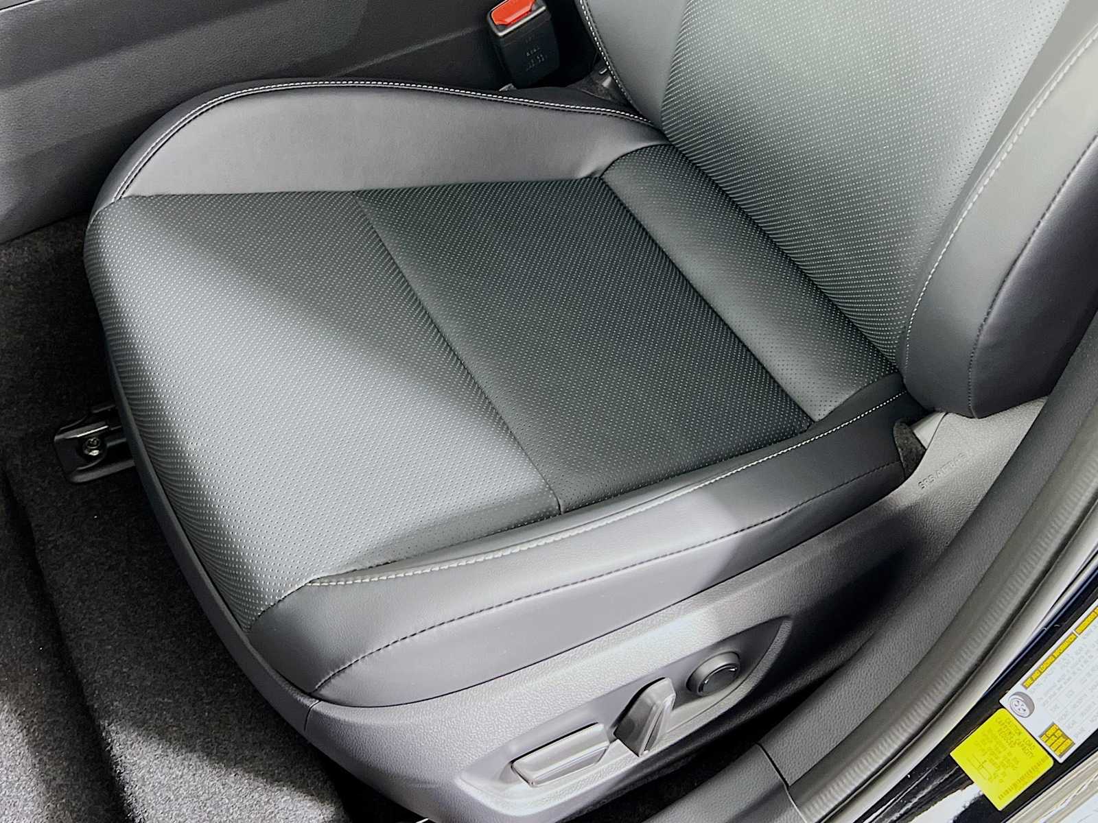 2026 Toyota Prius XLE - Photo 16