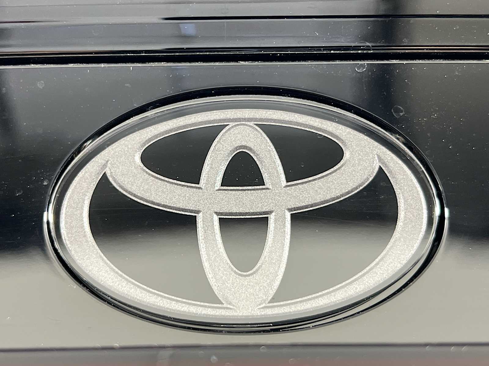 2026 Toyota Prius XLE - Photo 17