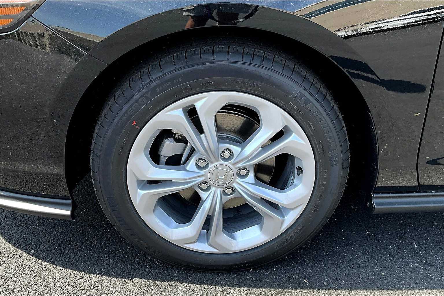 2025 Honda Accord LX - Photo 8