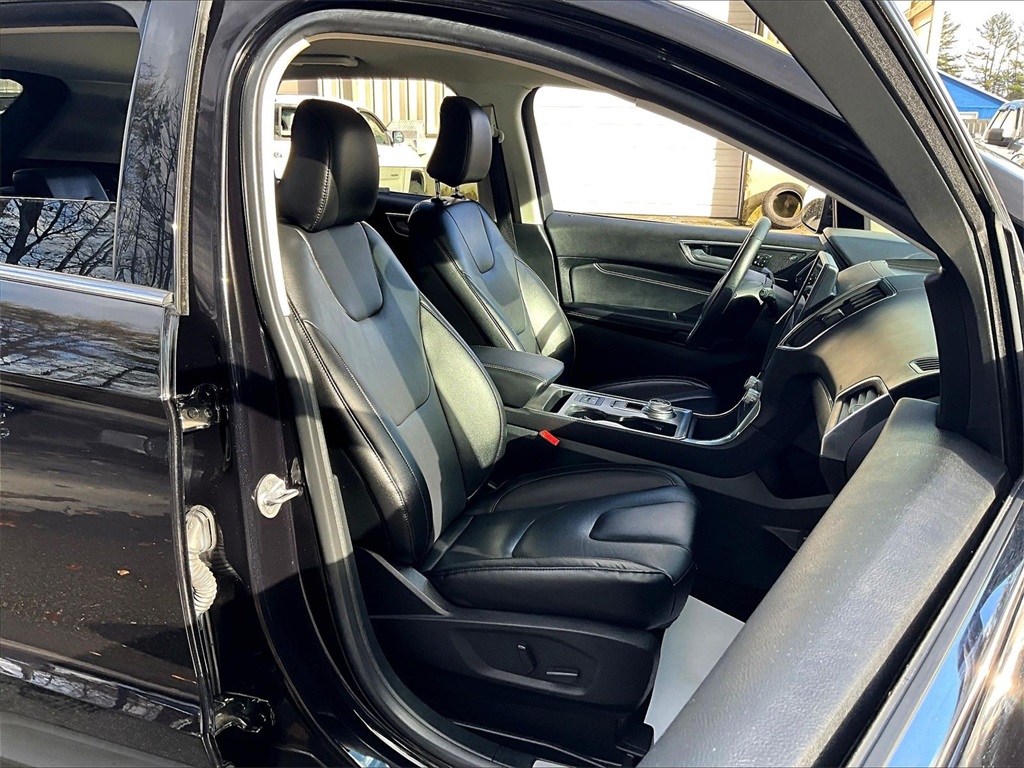 2022 Ford Edge Titanium - Photo 11