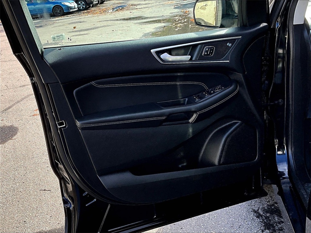 2022 Ford Edge Titanium - Photo 9