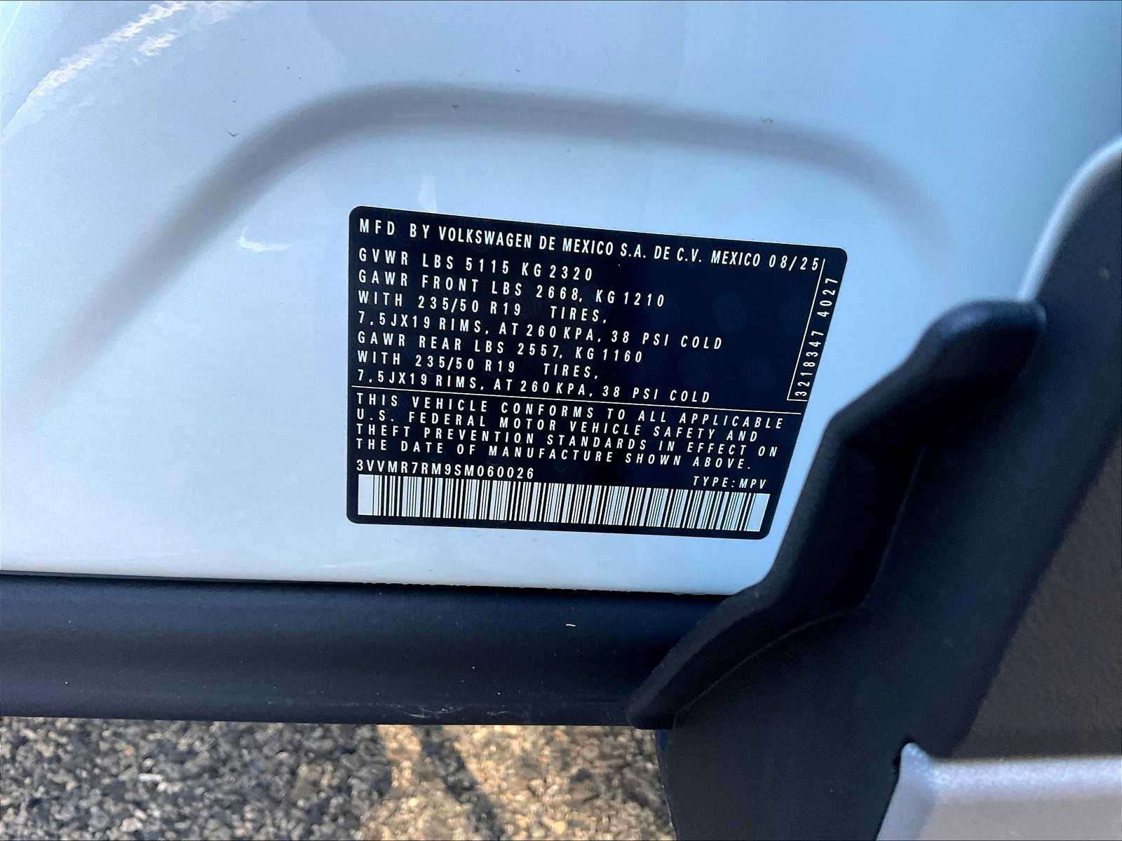 2025 Volkswagen Tiguan SE - Photo 17