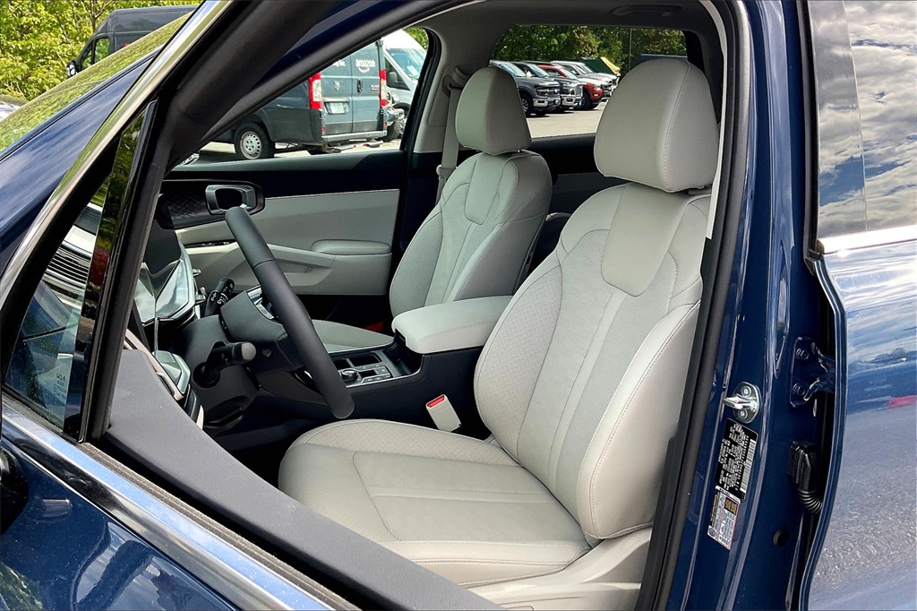 2025 Kia Sorento EX - Photo 11