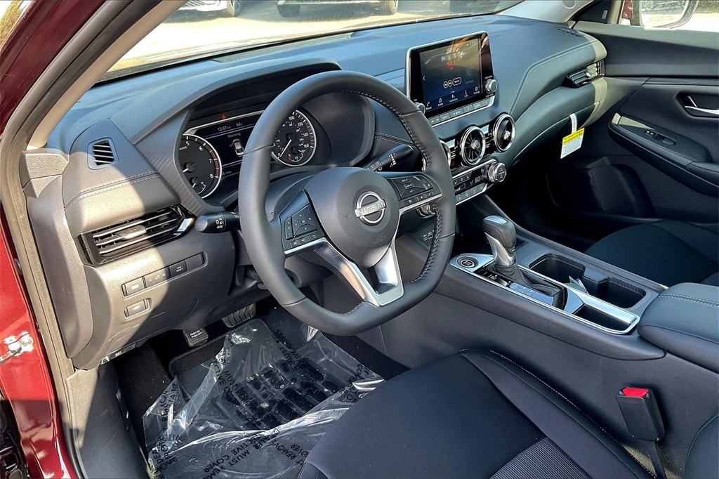 2025 Nissan Sentra SV - Photo 9