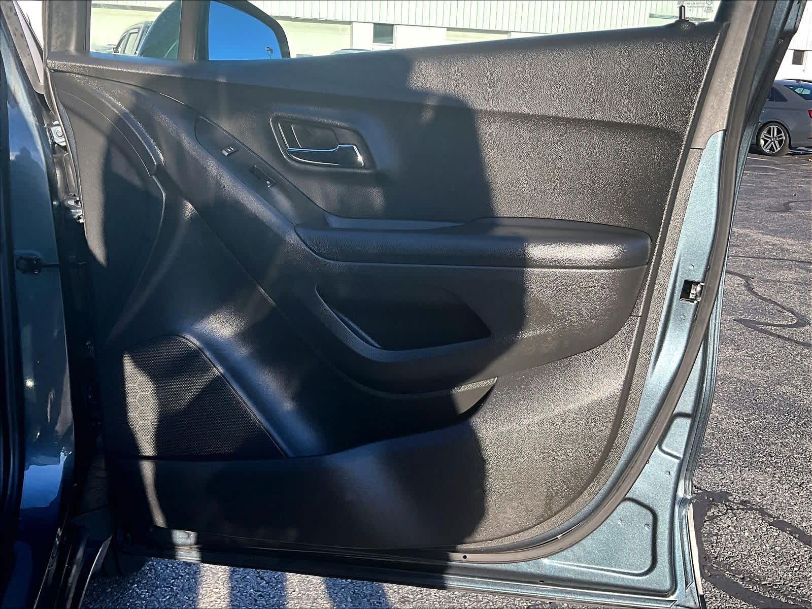 2022 Chevrolet Trax LT - Photo 12