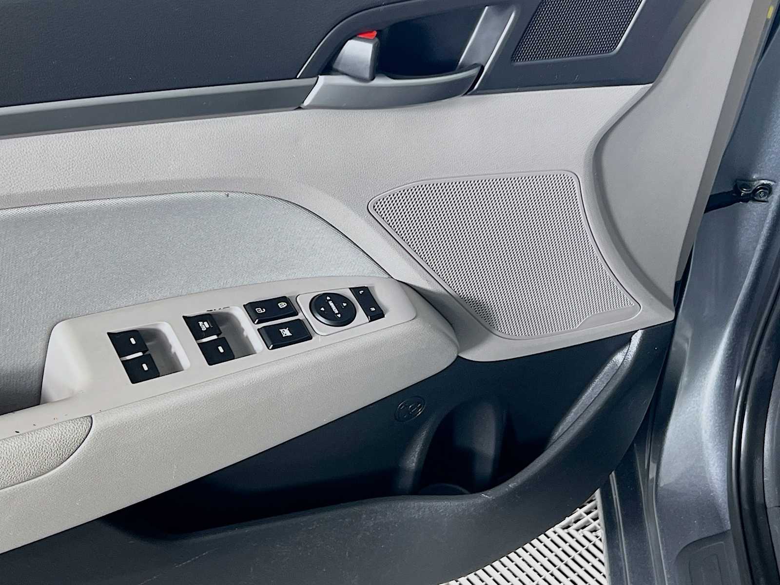 2017 Hyundai Elantra SE - Photo 18