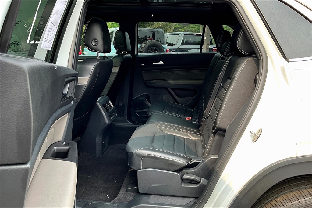 2022 Volkswagen Atlas Cross Sport 3.6L V6 SEL Premium R-Line - Photo 23