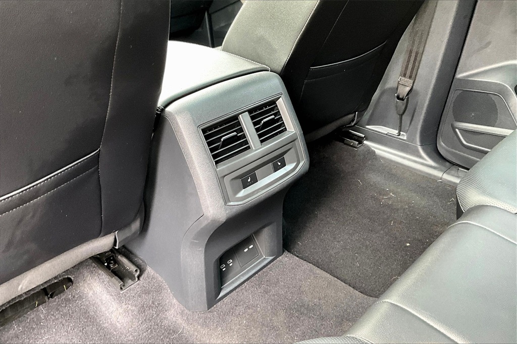2022 Volkswagen Atlas Cross Sport 3.6L V6 SEL Premium R-Line - Photo 25