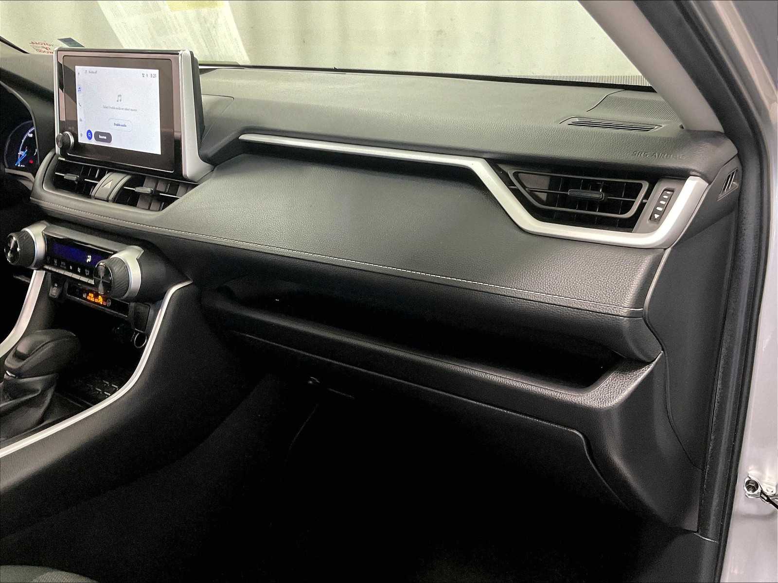 2024 Toyota RAV4 Hybrid XLE - Photo 13