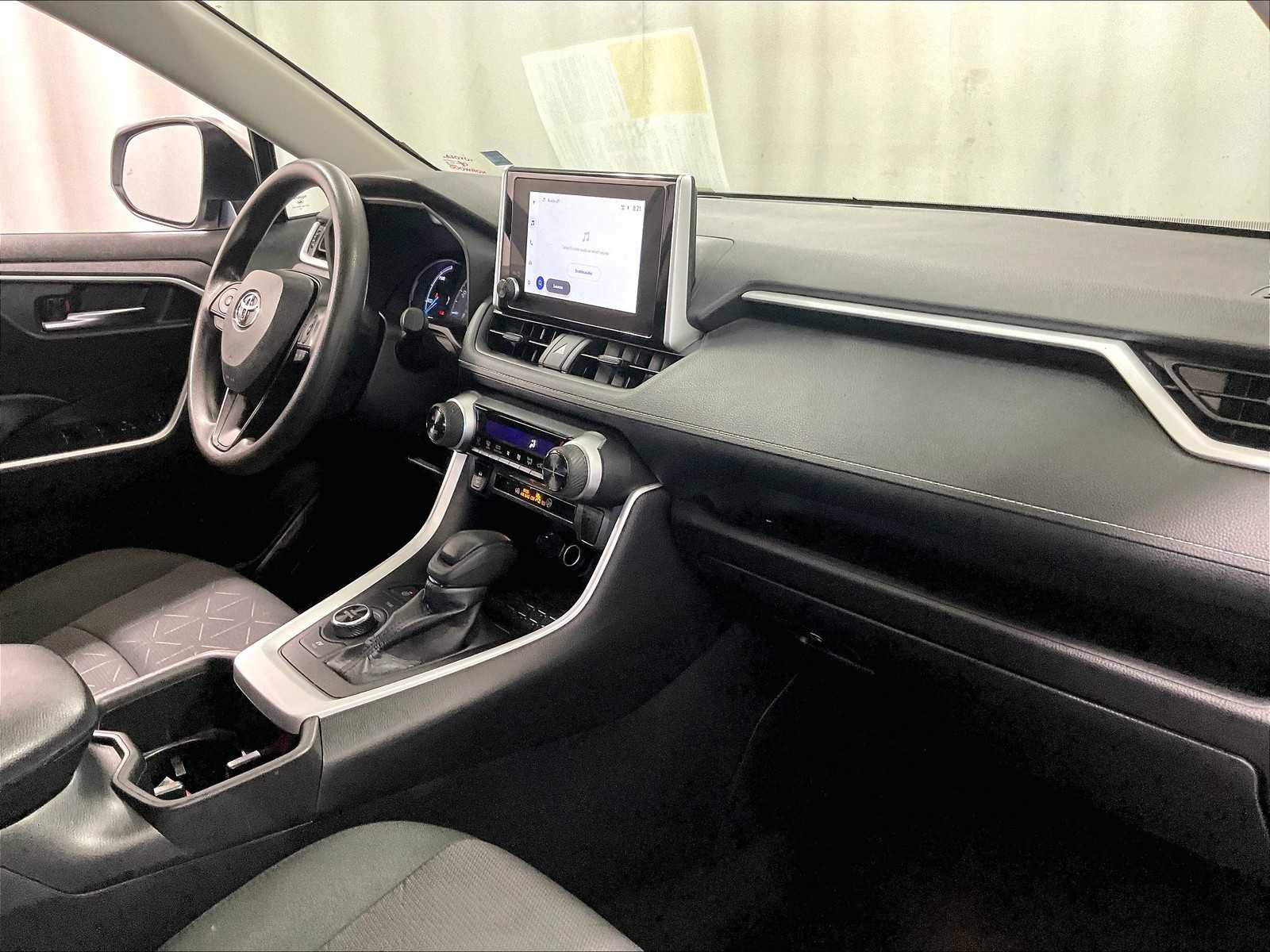 2024 Toyota RAV4 Hybrid XLE - Photo 14