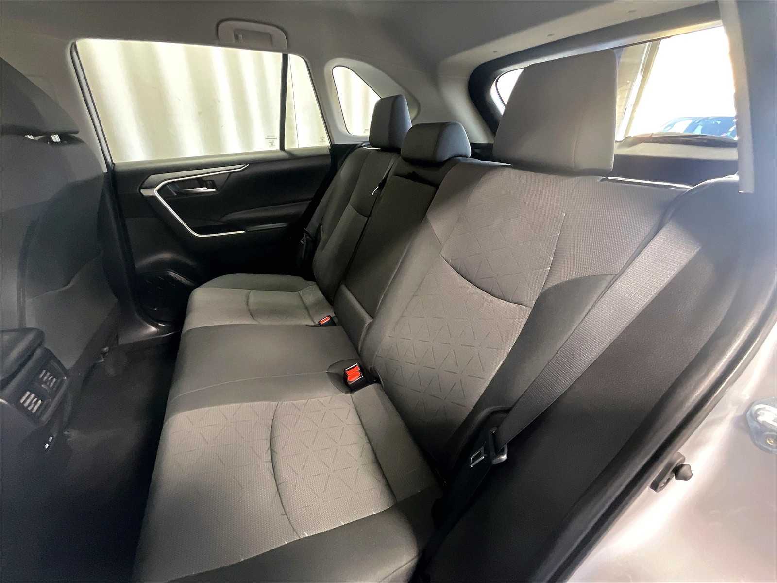 2024 Toyota RAV4 Hybrid XLE - Photo 15